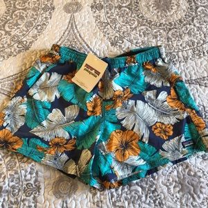 Relaxed fit water repellent shorts